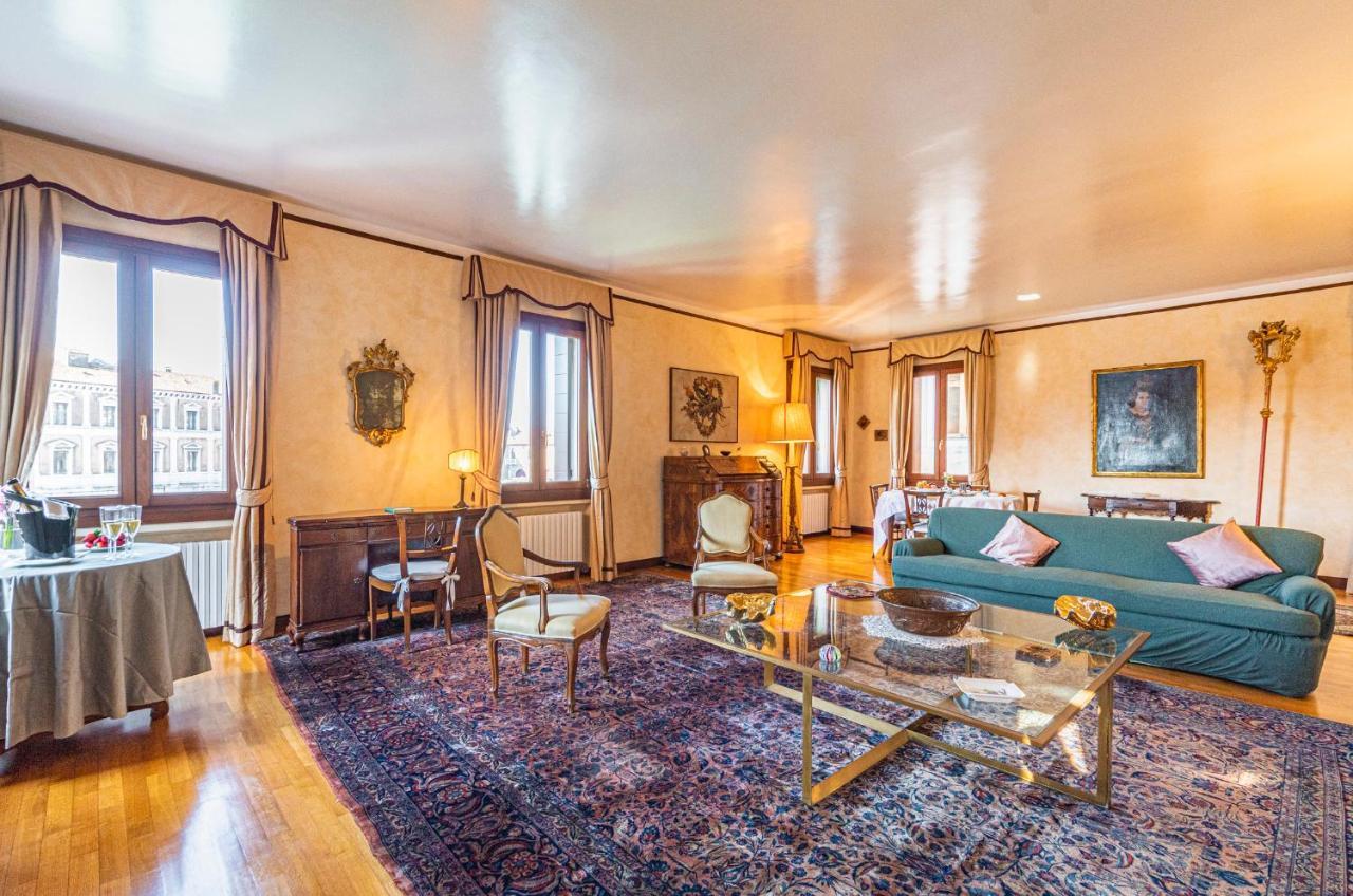Ca' Pellegrini Luxury Grand Canal Venesia Bagian luar foto